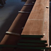 Sipo planker, 100% FSC certificeret træ. Vi har købt nogle store sipo mahogni planker hjem til en dobbeltdør. Sipo (Entandrophragma Utile) kaldes populært sipo-mahogni.