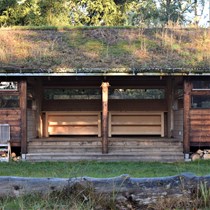 ​Specialfremstillet terrasseinventar. Vi har tildannet to arbejdsborde til et sommerhus ved Asserbo plantage.