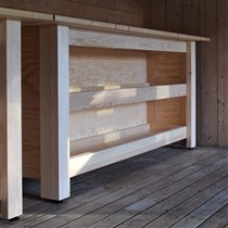 ​Sommerhusinventar. Til et sommerhus har vi udført to arbejdsborde til en overdækket terrasse.