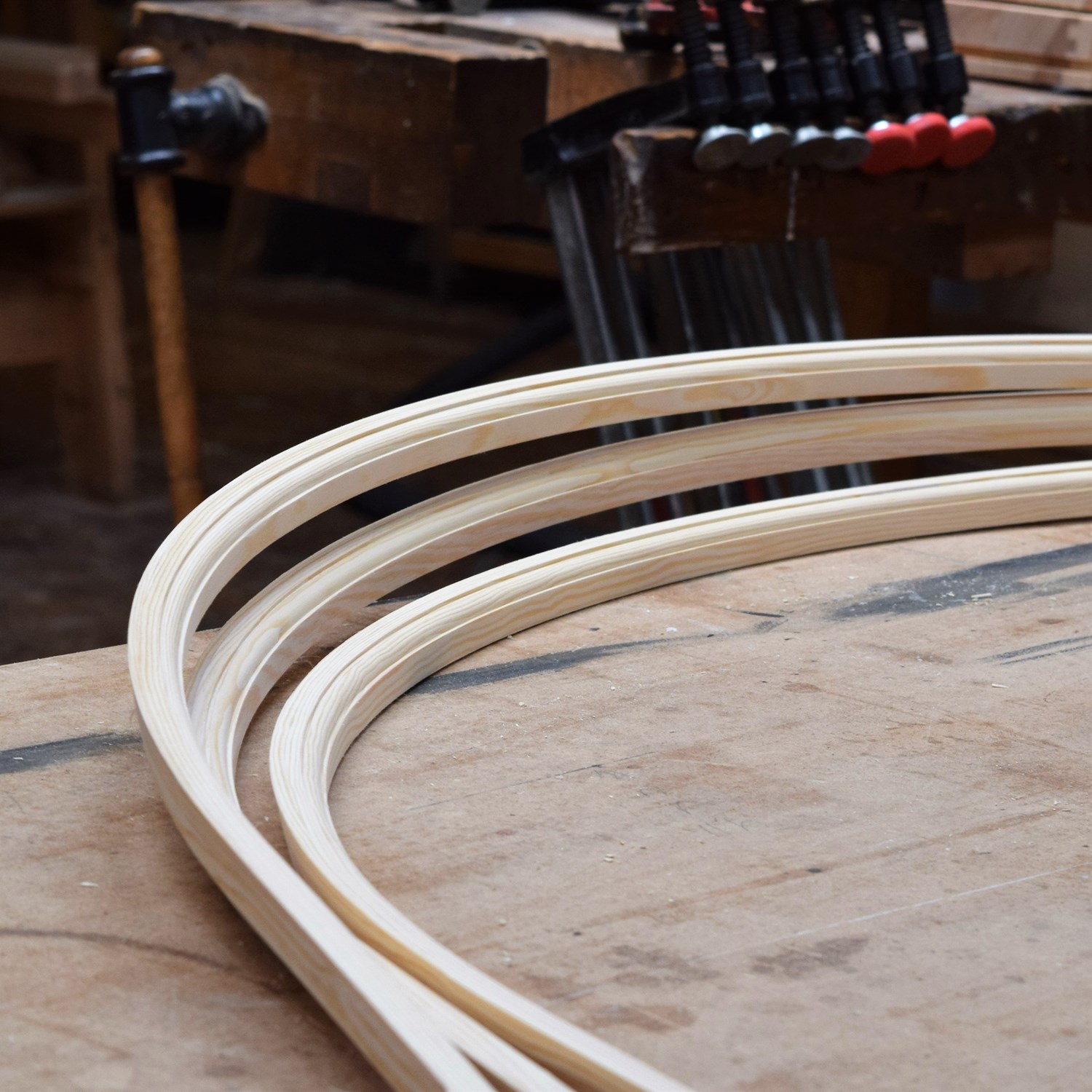 Specialfremstillede lister og profiler - Winther A/S