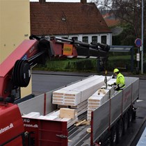 Limtræstømmer. Vi får her fået leveret en større portion limtræ til vores tømmerplads i Frederiksværk.