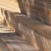 ​Lærketræsterrassebrædder. Det er ikke ofte vi laver terrassebrædder på vores snedkeri, men her har vi hjulpet en kundei mål, med specifikke krav til sit terrassebræt.