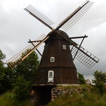 Renovering af møllevinge. Melby mølle har fået renoveret to af sine vinger, med nyt hækværk og vindbrædder.